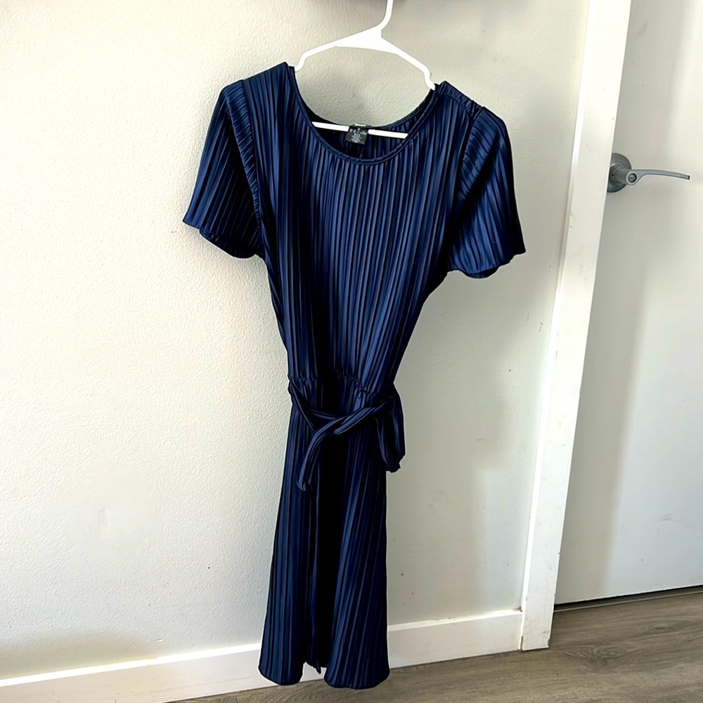 Beautiful in Blue! Perfect Autumn wedding guest look 👗 💙